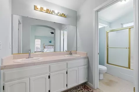 Bath - 242 Makenna Dr, Madera, CA 93637 photo 1 of 3