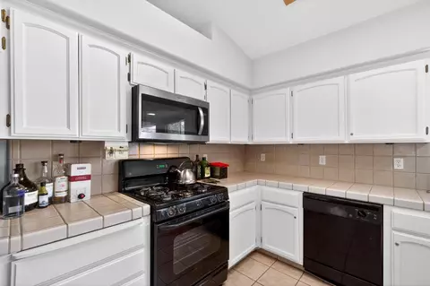 Kitchen - 242 Makenna Dr, Madera, CA 93637 photo 3 of 6