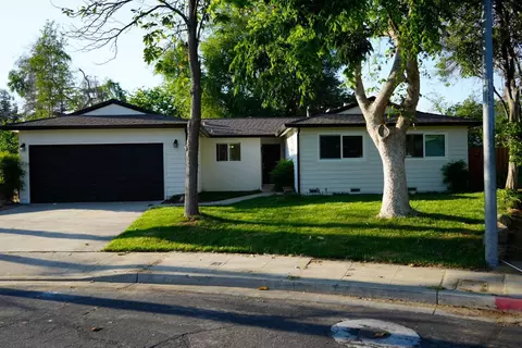 2214 Fordham Ave, Clovis, CA 93611