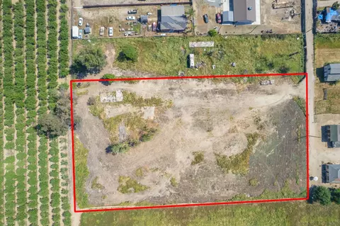 465 6th Avenue Dr, Kingsburg, CA 93631