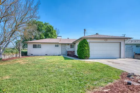 327 N 2nd St, Fowler, CA 93625