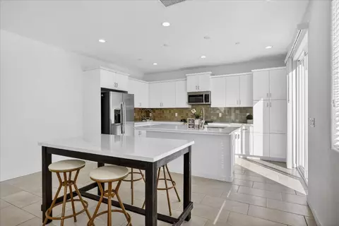 Kitchen - 824 Katelyn Ave, Madera, CA 93636 photo 1 of 5