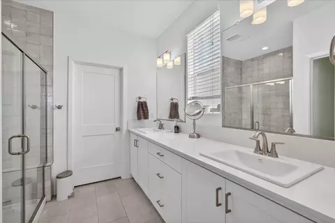 Bath - 824 Katelyn Ave, Madera, CA 93636 photo 4 of 5