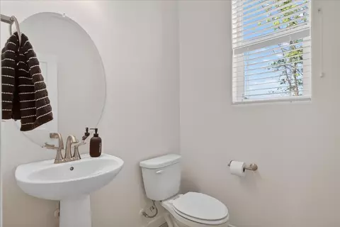 Bath - 824 Katelyn Ave, Madera, CA 93636 photo 1 of 5