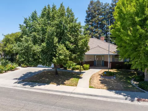 2582 Sandell Ave, Kingsburg, CA 93631