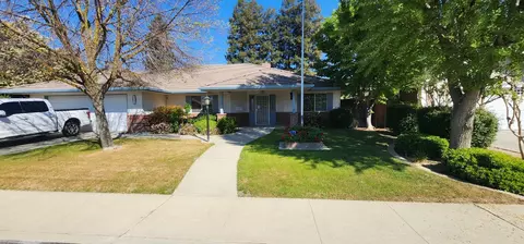 2582 Sandell Ave, Kingsburg, CA 93631