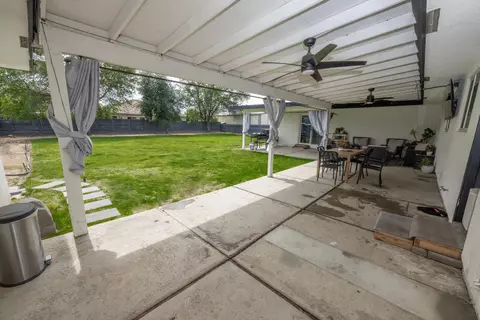 Exterior - 2064 Ashlan Ave, Clovis, CA 93611 photo 1 of 6