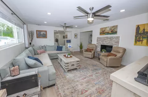 2064 Ashlan Ave, Clovis, CA 93611