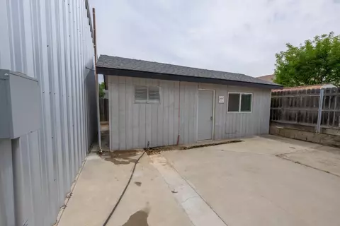 Exterior - 2064 Ashlan Ave, Clovis, CA 93611 photo 6 of 6