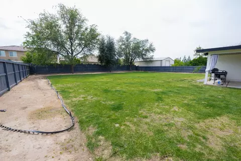 Exterior - 2064 Ashlan Ave, Clovis, CA 93611 photo 2 of 6