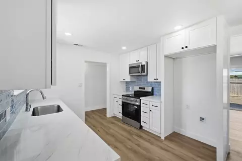 Kitchen - 505 W Pico Ave, Clovis, CA 93612 photo 1 of 3