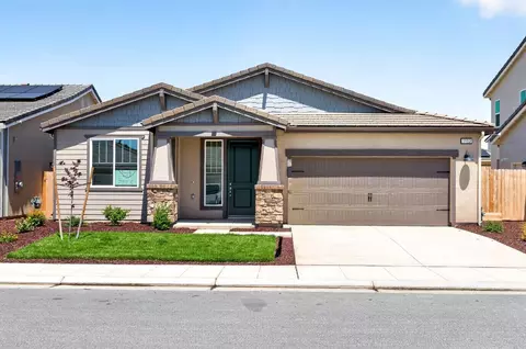 1193 Magnolia Ct W, Madera, CA 93636