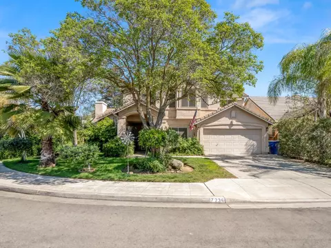 7236 N Bonadelle Ave, Fresno, CA 93720