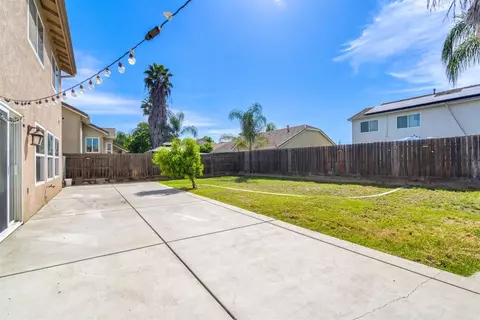 Exterior - 1050 Monterey St, Madera, CA 93637 photo 5 of 7