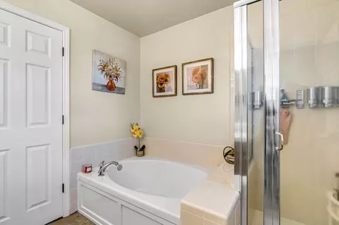 Bath - 1050 Monterey St, Madera, CA 93637 photo 3 of 4