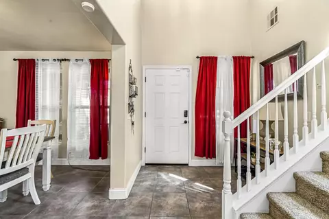 Entry Way - 1050 Monterey St, Madera, CA 93637 photo 2 of 5