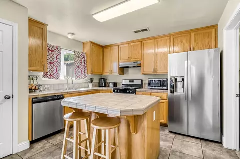 Kitchen - 1050 Monterey St, Madera, CA 93637 photo 2 of 5