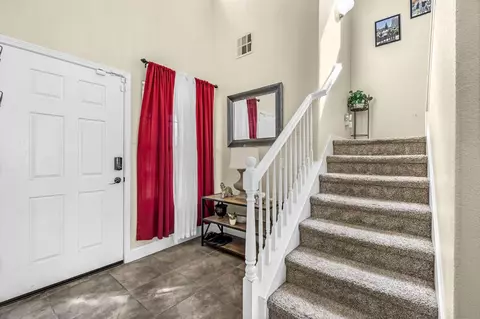 Entry Way - 1050 Monterey St, Madera, CA 93637 photo 3 of 5