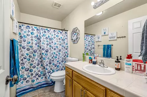 Bath - 1050 Monterey St, Madera, CA 93637 photo 2 of 4