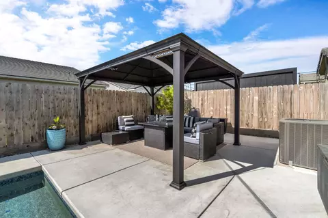 Exterior - 968 Pinnacle Dr W, Madera, CA 93636 photo 7 of 8