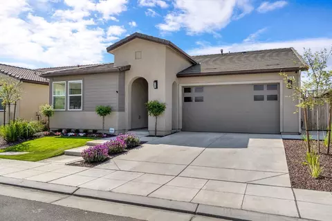 Exterior - 968 Pinnacle Dr W, Madera, CA 93636 photo 2 of 8