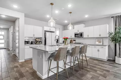 Kitchen - 968 Pinnacle Dr W, Madera, CA 93636 photo 2 of 5