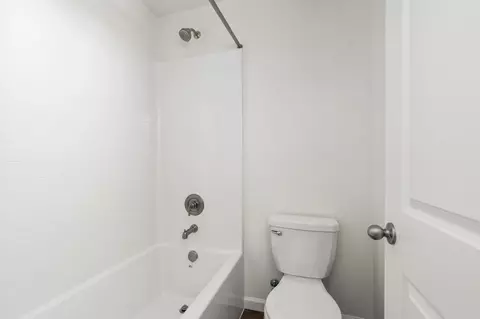 Bath - 1258 Talus Way S, Madera, CA 93636 photo 4 of 4