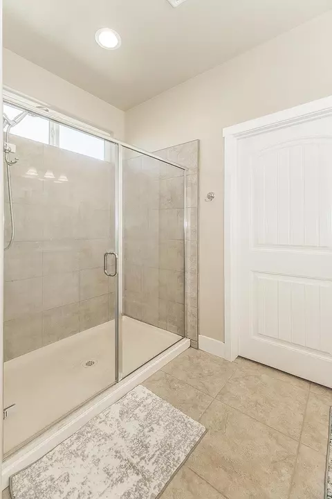 Bath - 3883 Keats, Clovis, CA 93619 photo 5 of 7