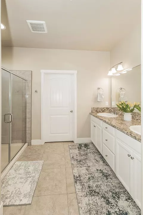 Bath - 3883 Keats, Clovis, CA 93619 photo 4 of 7