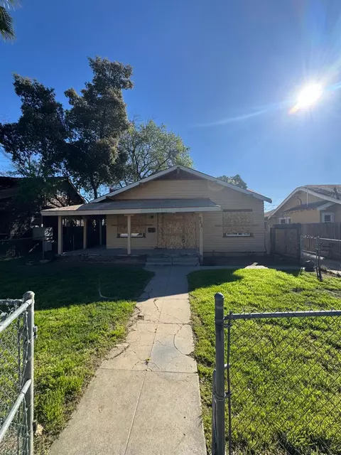 986 N Wilson Ave, Fresno, CA 93728