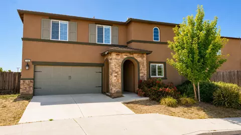 1382 Shoreline Dr, Madera, CA 93637