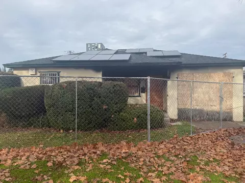 23 E Strother Ave, Fresno, CA 93706