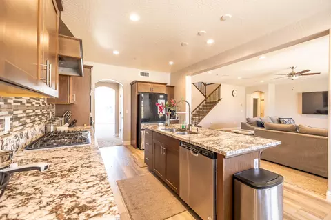Kitchen - 4103 Keats Ave, Clovis, CA 93619 photo 6 of 7