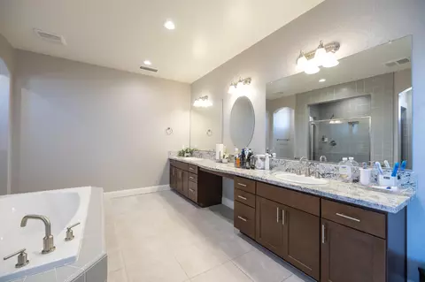 Bath - 4103 Keats Ave, Clovis, CA 93619 photo 4 of 11