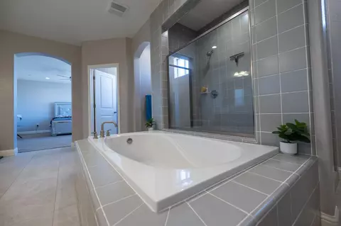 Bath - 4103 Keats Ave, Clovis, CA 93619 photo 9 of 11