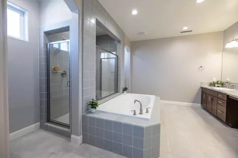 Bath - 4103 Keats Ave, Clovis, CA 93619 photo 5 of 11