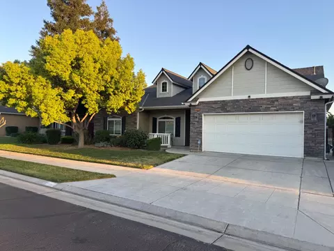 Exterior - 548 W Serena Ave, Clovis, CA 93619 photo 4 of 17