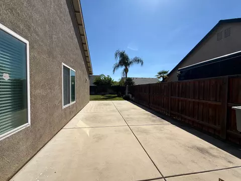 Exterior - 548 W Serena Ave, Clovis, CA 93619 photo 12 of 17