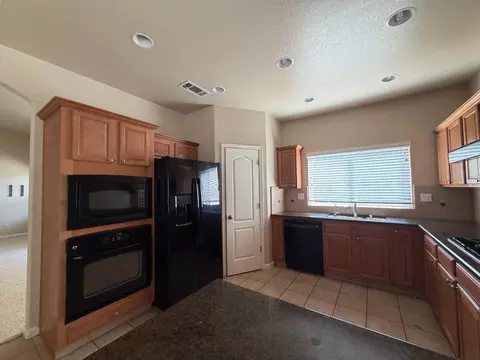Kitchen - 548 W Serena Ave, Clovis, CA 93619 photo 1 of 5