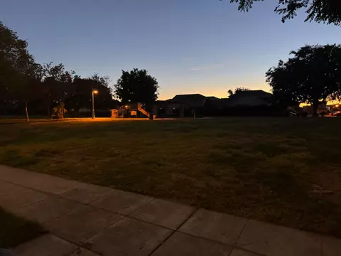 Exterior - 548 W Serena Ave, Clovis, CA 93619 photo 16 of 17
