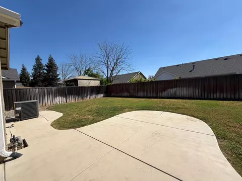 Exterior - 548 W Serena Ave, Clovis, CA 93619 photo 11 of 17