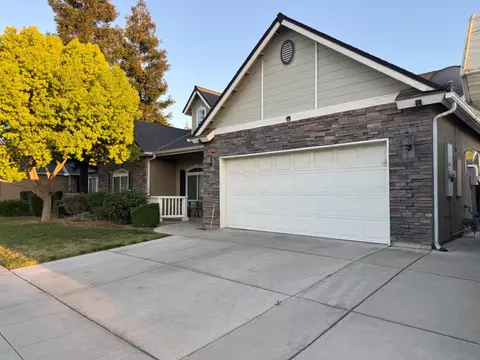 548 W Serena Ave, Clovis, CA 93619