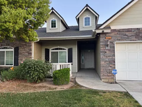 Exterior - 548 W Serena Ave, Clovis, CA 93619 photo 5 of 17