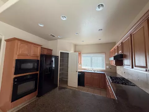 Kitchen - 548 W Serena Ave, Clovis, CA 93619 photo 3 of 5