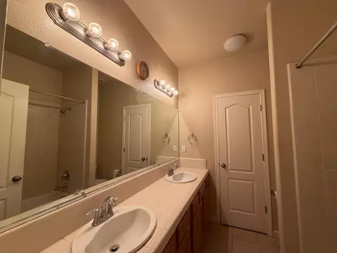 Bath - 548 W Serena Ave, Clovis, CA 93619 photo 1 of 3