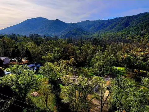 45344 S Oakview Dr, Oakhurst, CA 93644