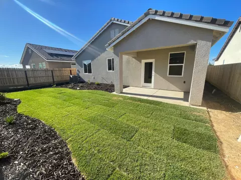 Exterior - 16209 W Sunset Ave, Kerman, CA 93630 photo 2 of 3