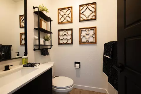 Bath - 1280 Bloom Ave, Clovis, CA 93619 photo 1 of 5