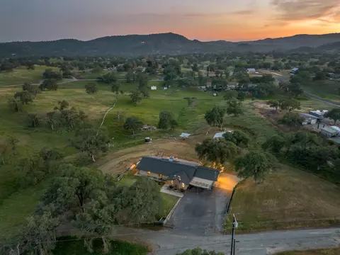 22452 Goldrush Ln, Clovis, CA 93619