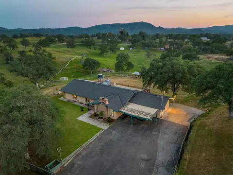 22452 Goldrush Ln, Clovis, CA 93619